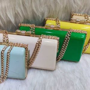 کیف زنانه دهانه فلزی پاسپورتی مجلسی دسته زنجیری ورنی خارجی new کد 1274